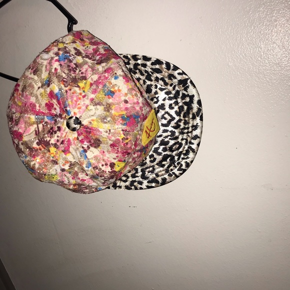 CUTE HAT! - Picture 3 of 6